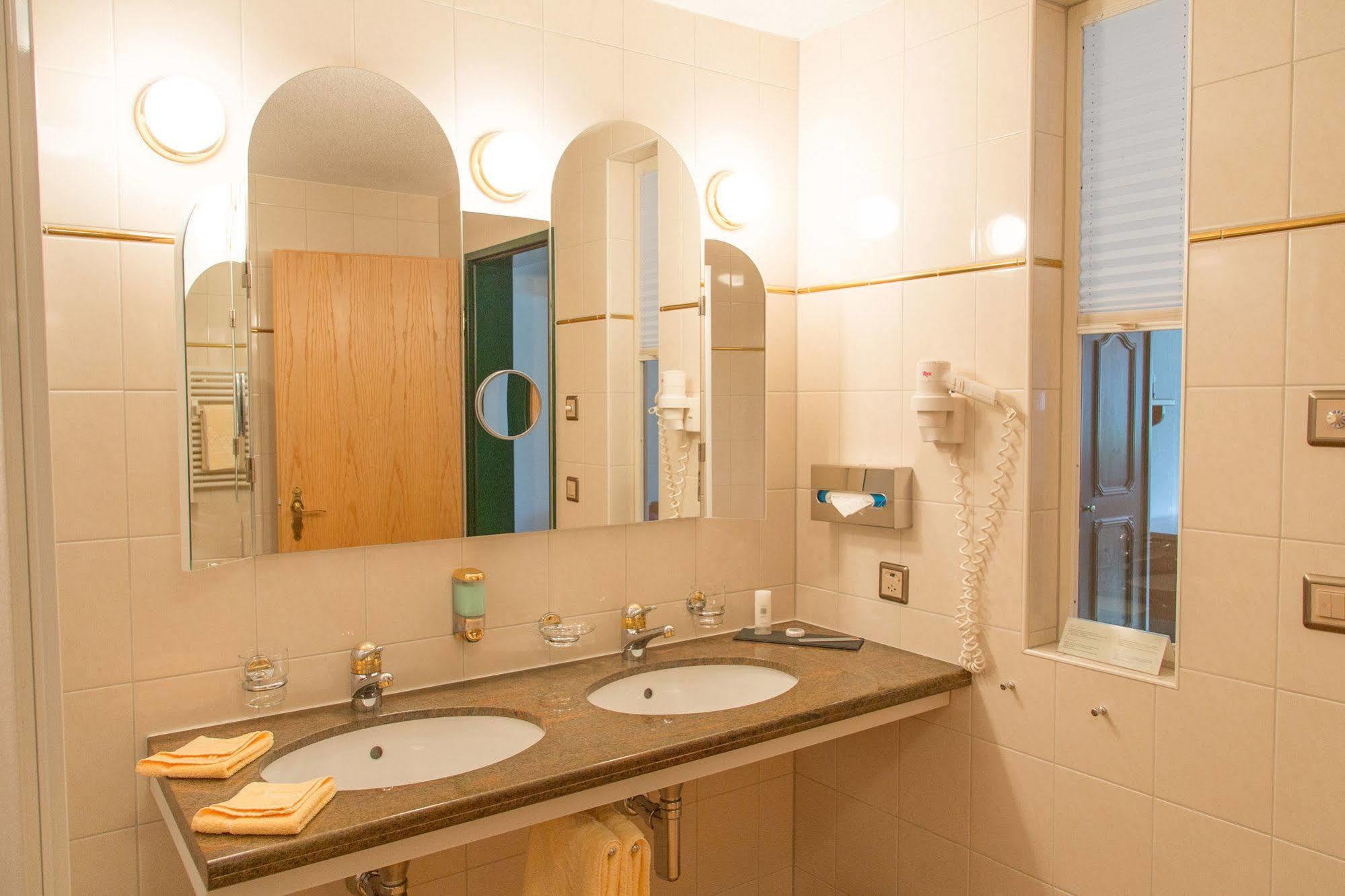 Hotel Simmenhof Lenk Eksteriør billede